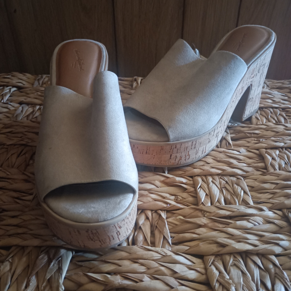 Universal Thread Cream Platform Mules